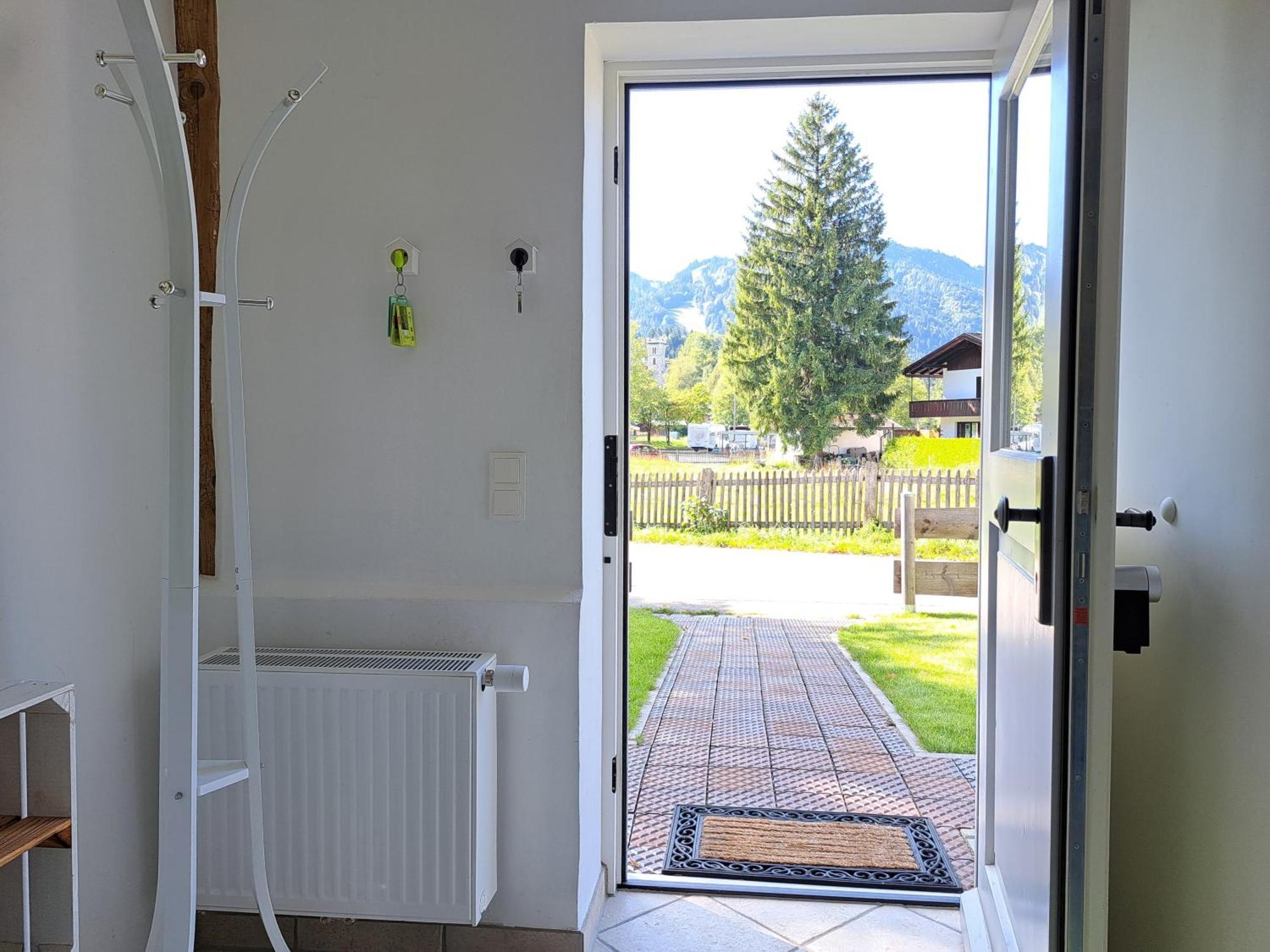 Neu! Ferienwohnungen Im Lueftlmalereck, Hennalahaus Oberammergau Luaran gambar