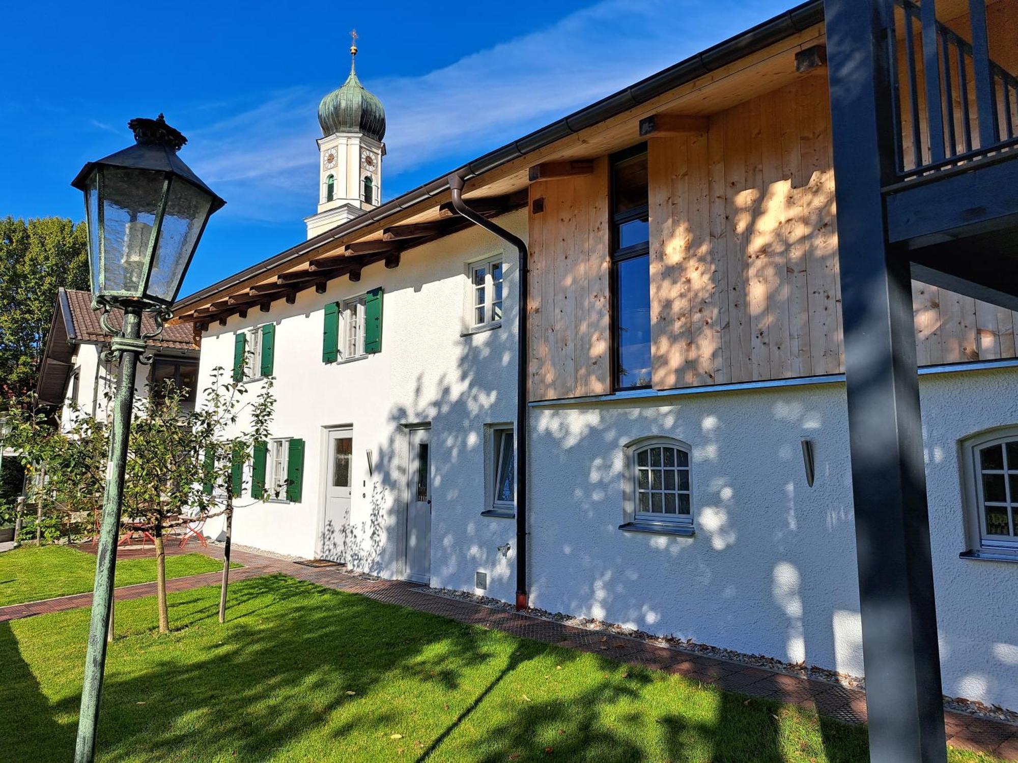 Neu! Ferienwohnungen Im Lueftlmalereck, Hennalahaus Oberammergau Luaran gambar